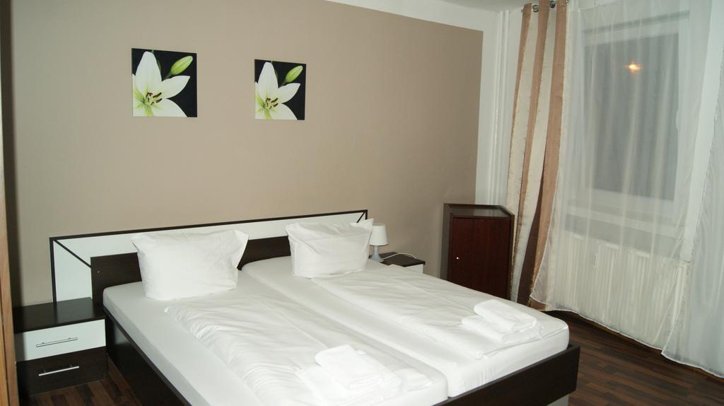 ברלין Hotel Pension Eberty מראה חיצוני תמונה