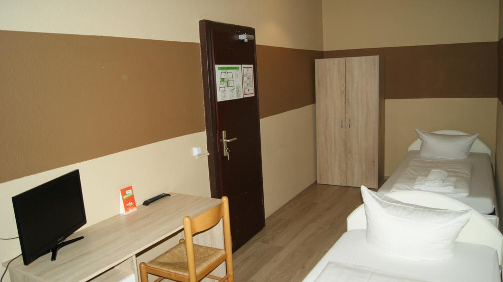 ברלין Hotel Pension Eberty מראה חיצוני תמונה
