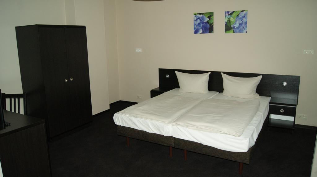 ברלין Hotel Pension Eberty מראה חיצוני תמונה