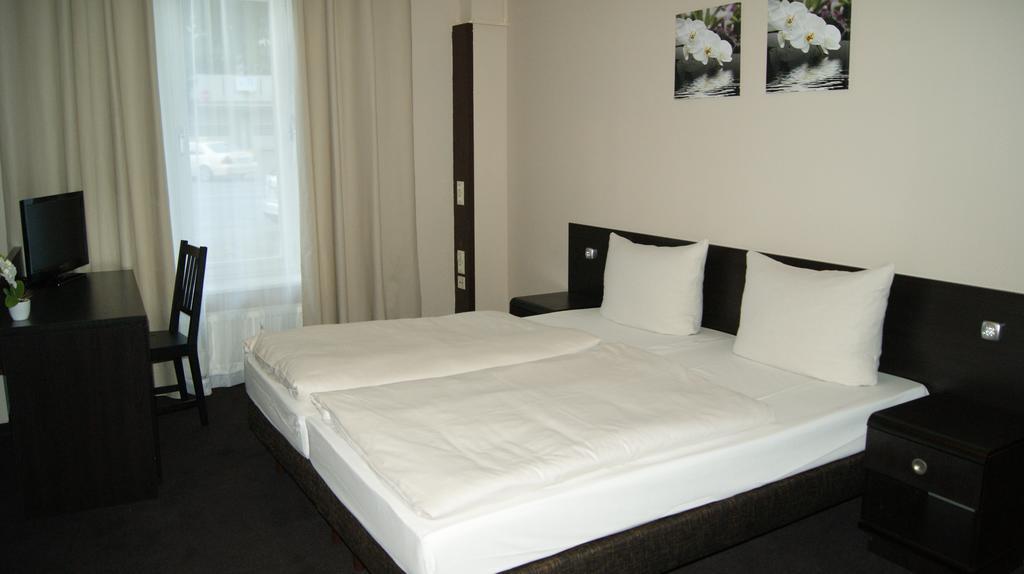 ברלין Hotel Pension Eberty מראה חיצוני תמונה