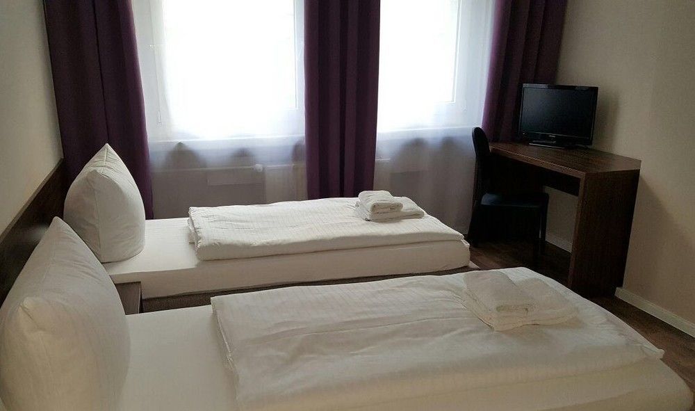 ברלין Hotel Pension Eberty מראה חיצוני תמונה