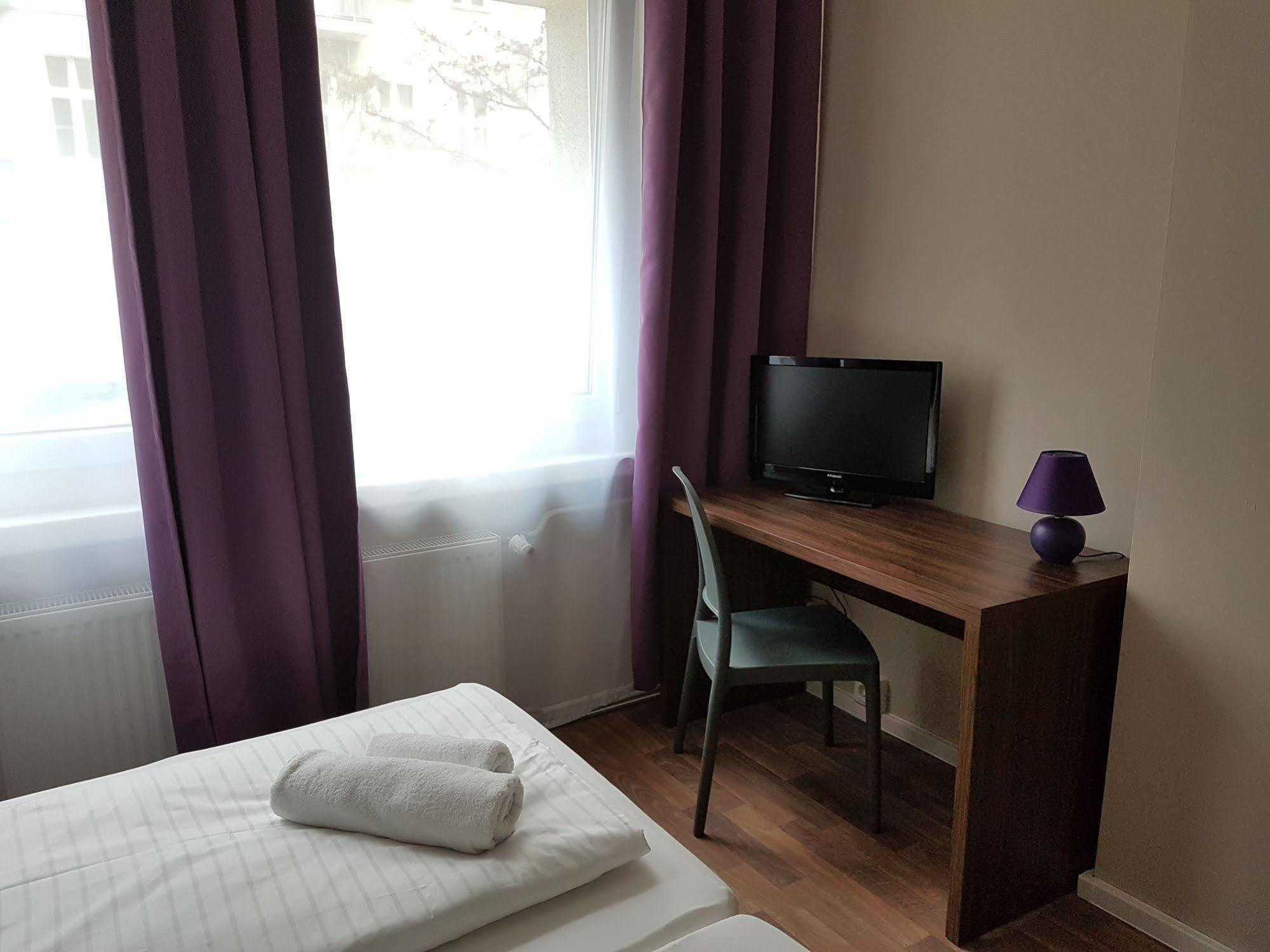 ברלין Hotel Pension Eberty מראה חיצוני תמונה