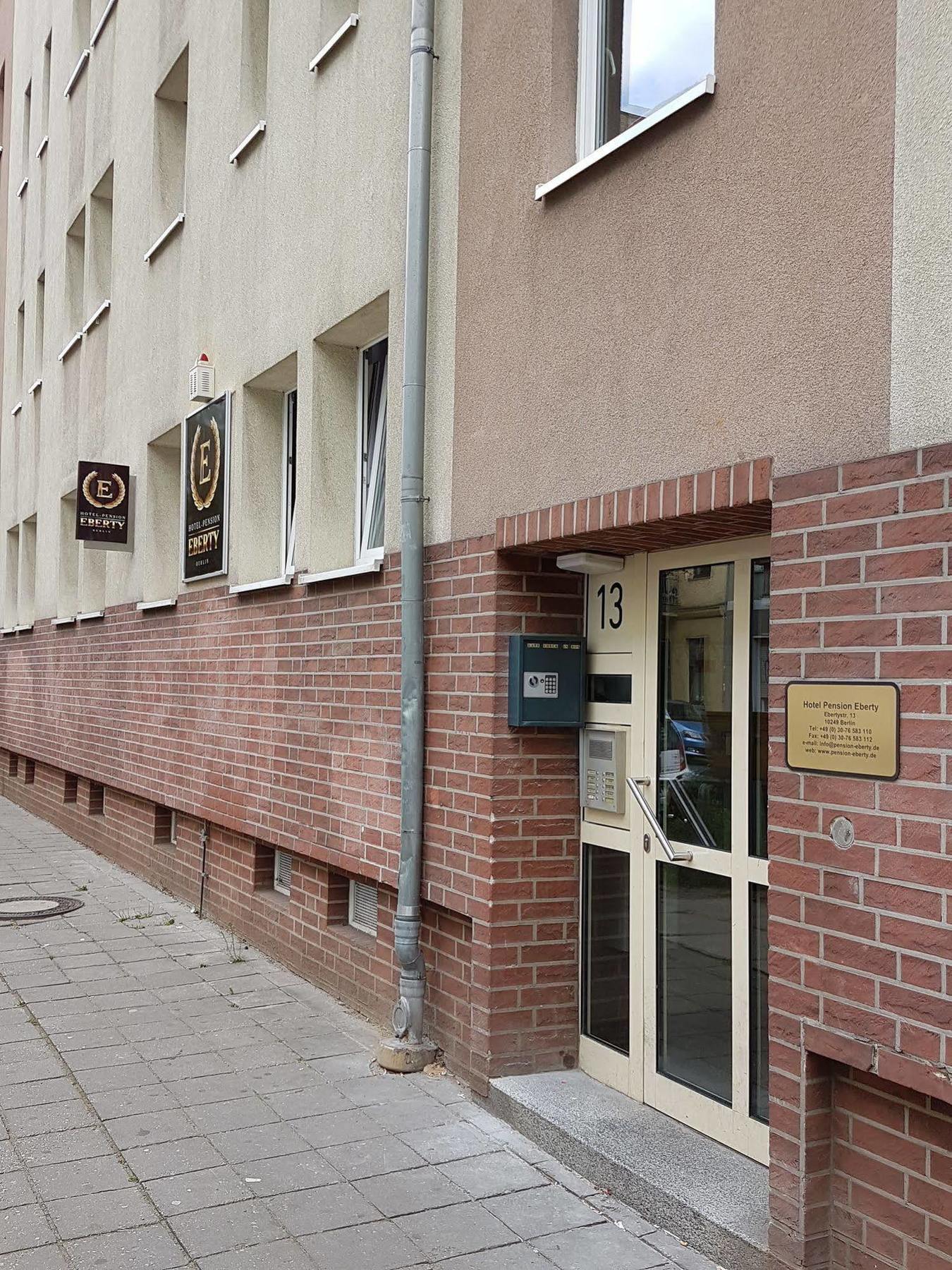 ברלין Hotel Pension Eberty מראה חיצוני תמונה